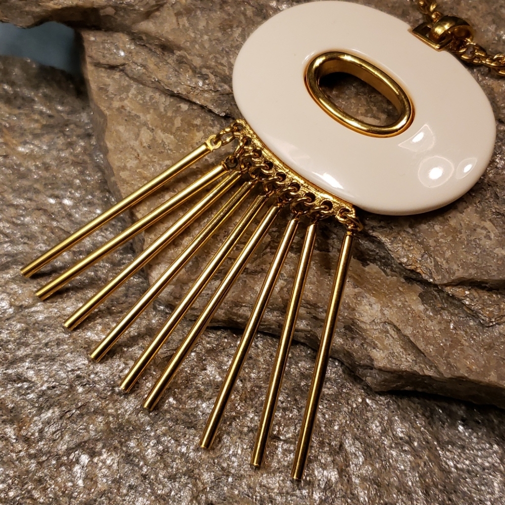 Vtg Kenneth Lane Kjl Lucite Gold Tassle Necklace - image 4